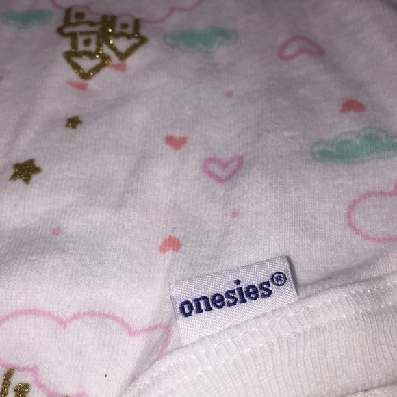 Gerber Onesies Infant Baby Girls Diaper Shirt Castles Clouds Hearts 6-9 Months - Picture 3 of 7